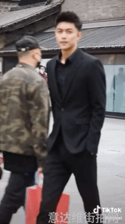 时尚搭配街拍_最新冬装时尚搭配街拍_冬装时尚搭配街拍组图