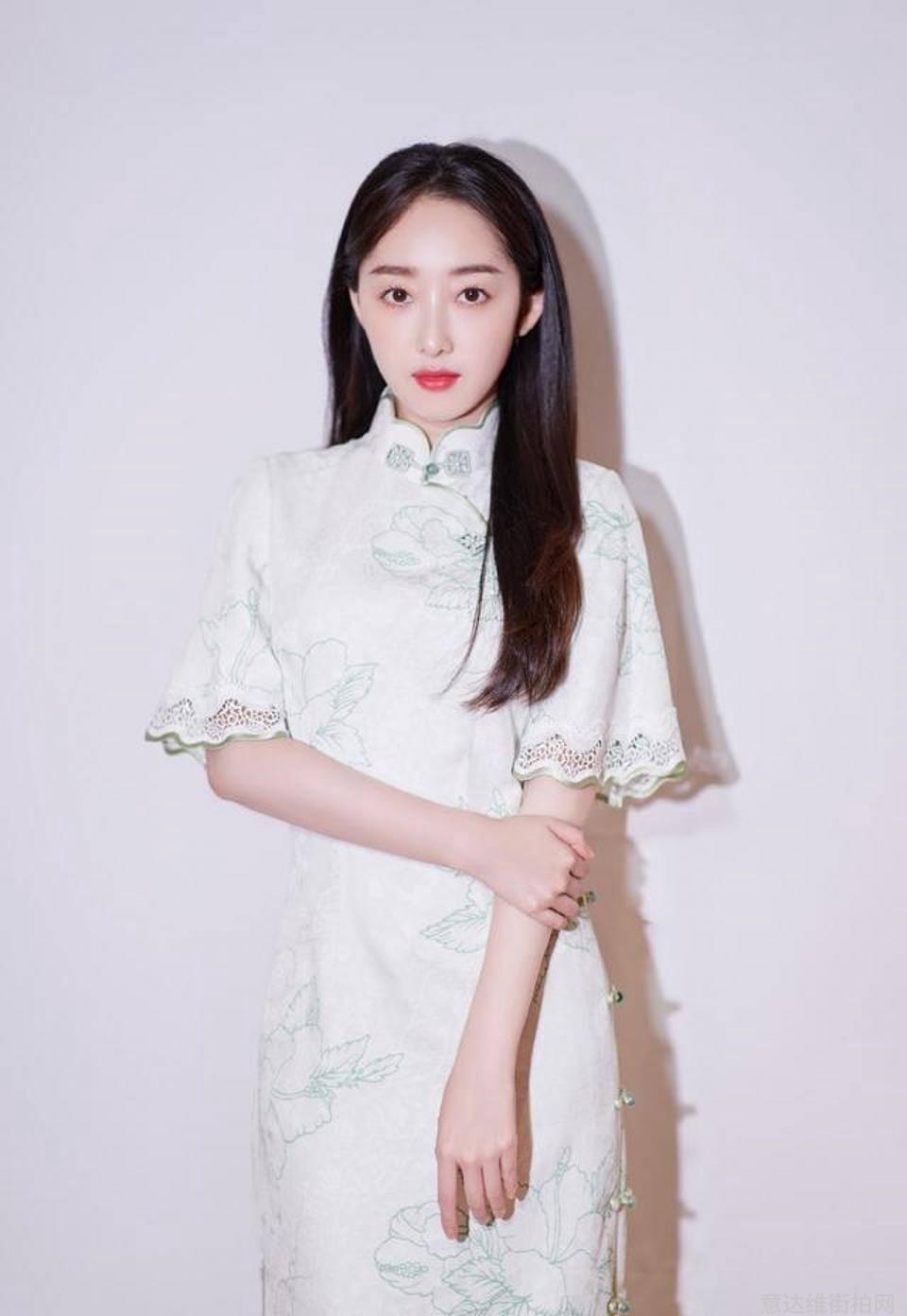 时尚搭配街拍_街拍时尚搭配鞋_夏季时尚街拍美女搭配