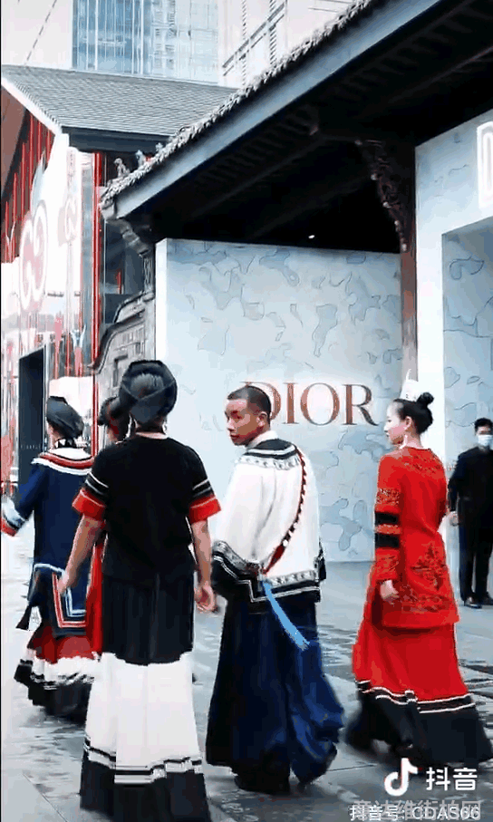时尚博主街拍_街拍时尚博主是谁_时尚博主街拍最近