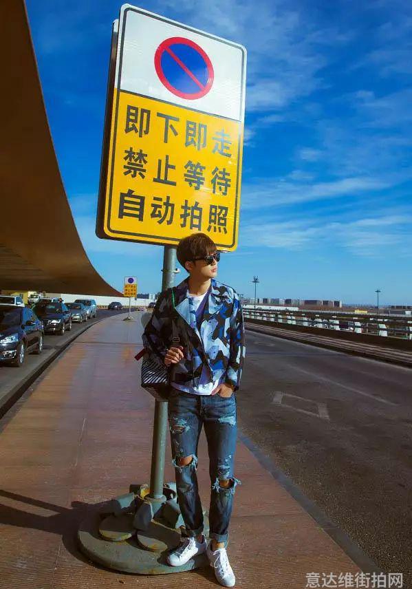 街拍明星夏季穿搭图片_明星穿搭街拍_街拍明星穿百褶裙搭配图片