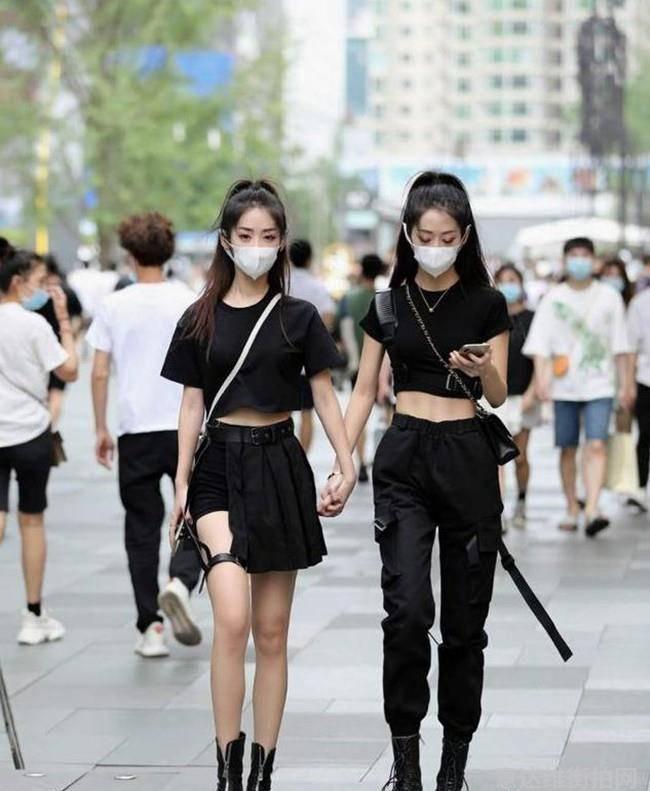 穿搭博主街拍_街拍时尚博主有哪些_时尚博主街拍