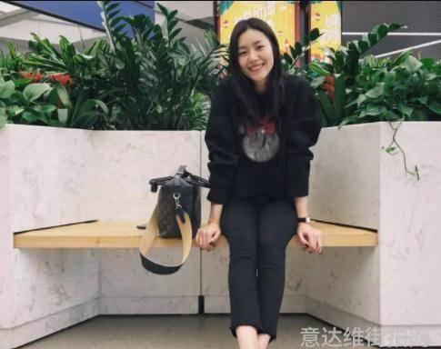明星穿搭街拍_街拍明星穿百褶裙搭配图片_明星街头穿搭