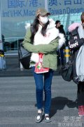 关晓彤最新街拍 褪去学生气时髦不少