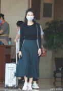 六月女明星私服街拍杨幂对内衣失踪