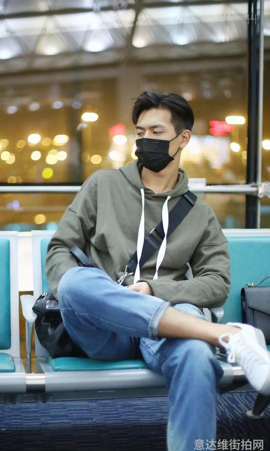 街拍明星夏季穿搭图片_明星时尚街拍_明星穿搭街拍