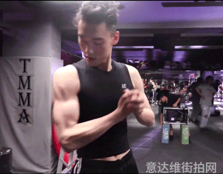 明星穿搭街拍_街拍明星夏季穿搭图片_明星时尚街拍