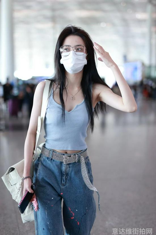 花粉网欧美明星街拍_欧美ins街拍博主_欧美明星街拍海报图