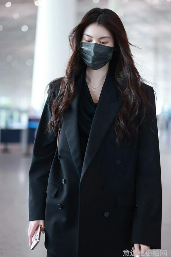 花粉网欧美明星街拍_欧美明星街拍海报图_欧美ins街拍博主