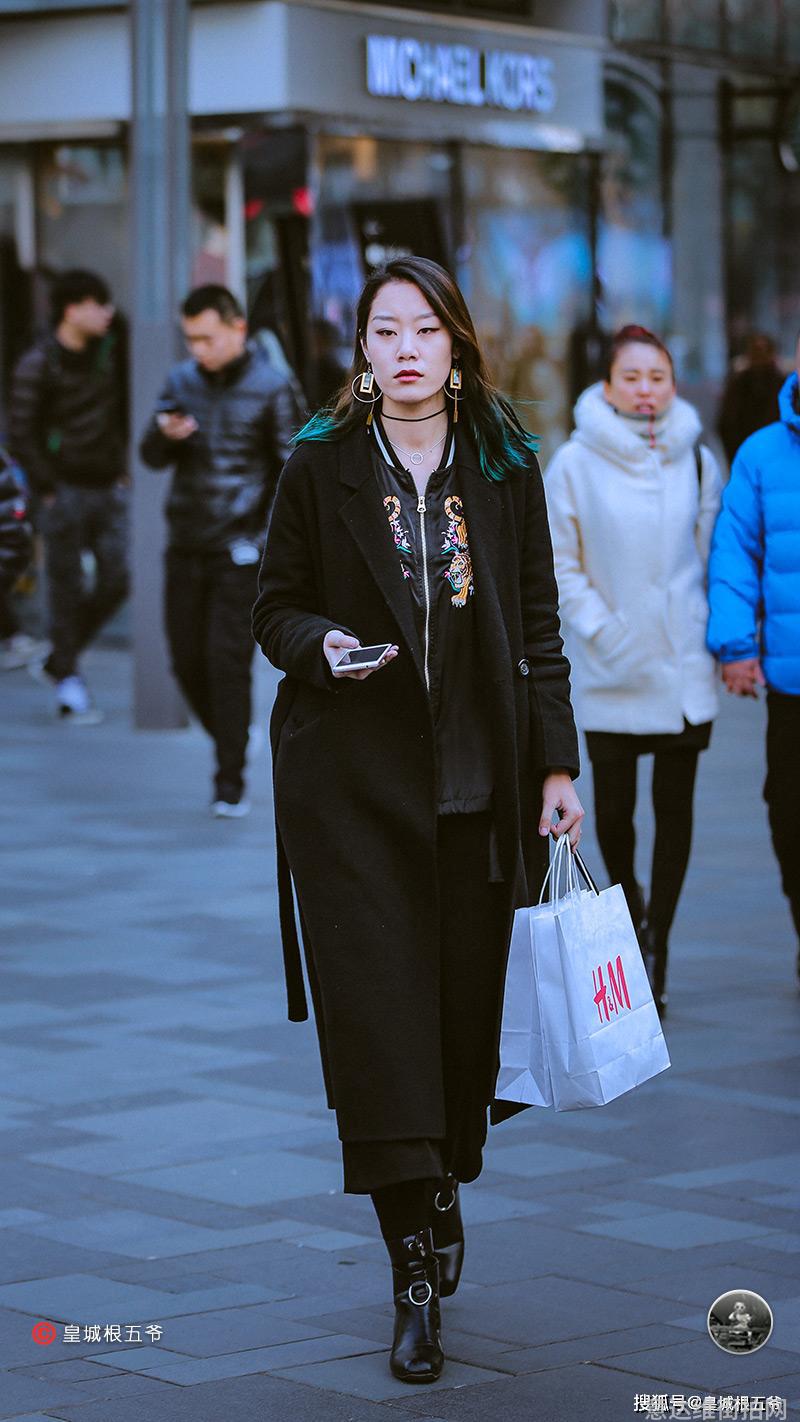 时尚搭配街拍_街拍搭配图_街拍时尚穿搭