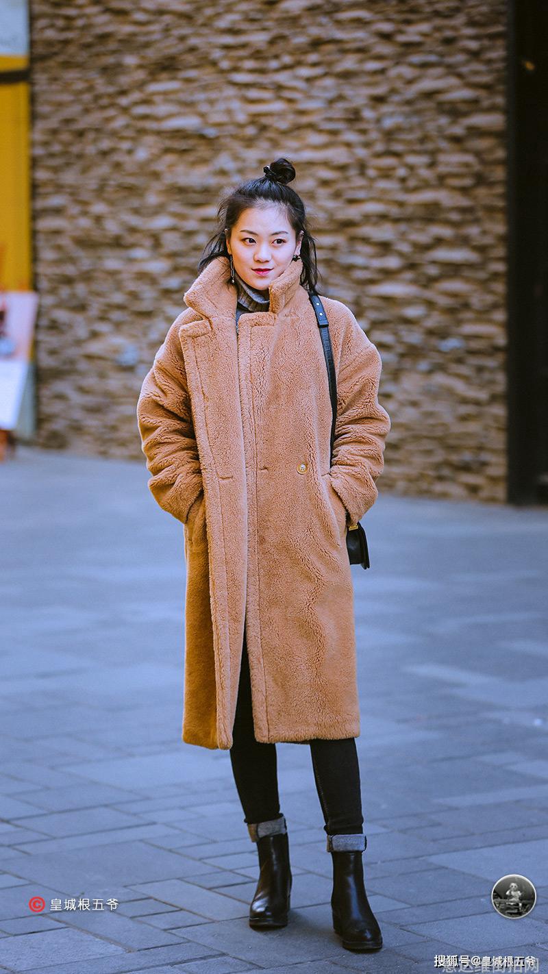 街拍搭配图_街拍时尚穿搭_时尚搭配街拍
