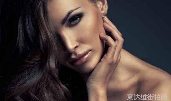 欧美明星秋季街拍_欧美明星秋冬街拍_2020秋冬欧美街拍