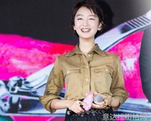 明星穿搭街拍_明星街头穿搭_街拍明星穿百褶裙搭配图片