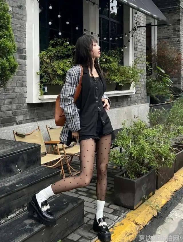 欧美达人街拍穿搭示范_明星穿搭街拍_周迅街拍穿搭图片裙子