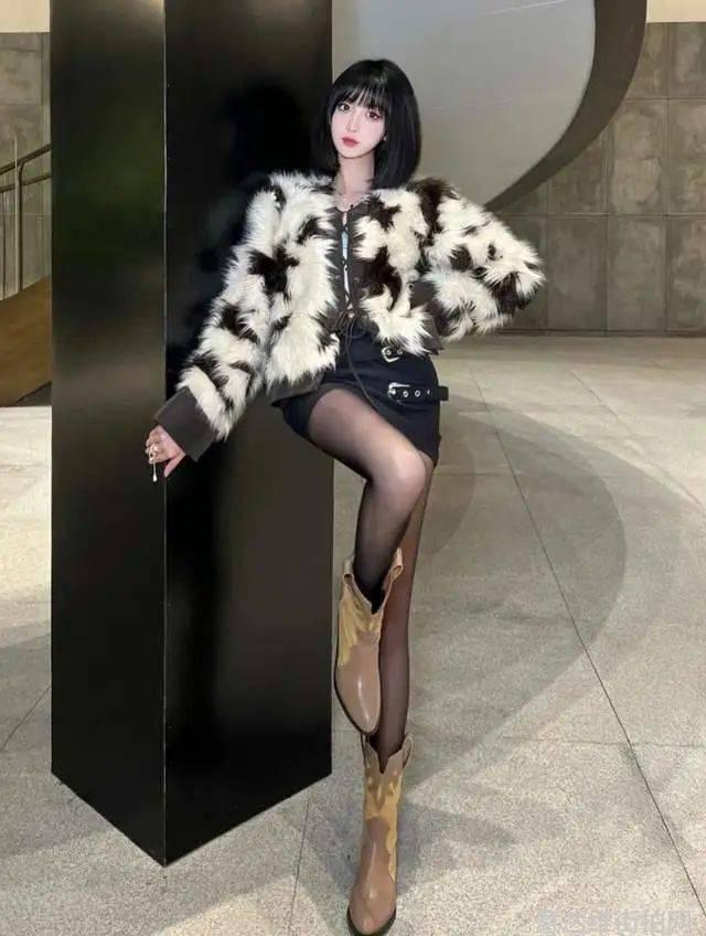 周迅街拍穿搭图片裙子_明星穿搭街拍_欧美达人街拍穿搭示范