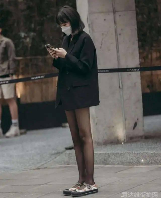 明星穿搭街拍_欧美达人街拍穿搭示范_周迅街拍穿搭图片裙子