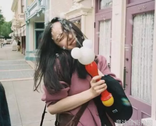 明星时尚街拍_明星穿搭街拍_街拍明星夏季穿搭图片