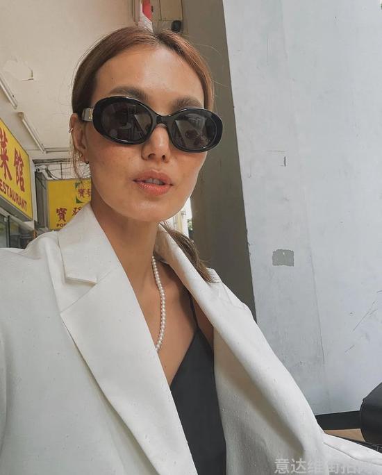明星穿搭街拍_街拍牛仔裤美女穿搭2018夏_2017周迅街拍穿搭图片