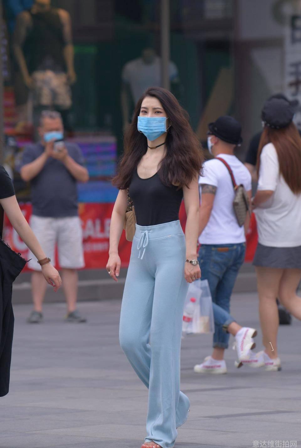 时尚搭配街拍_街拍搭配时尚女装_街拍搭配时尚的衣服