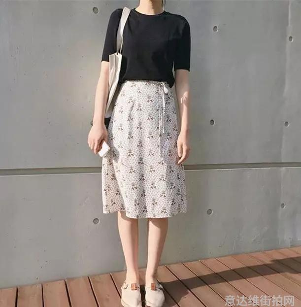 T恤搭配街拍图片！T恤搭配街拍明显示范！