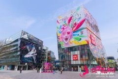 三里屯太古里摩登派对惊艳开幕 时尚秀场率先魅