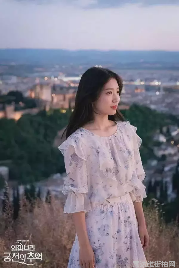 明星穿搭街拍_明星时尚街拍_街拍明星穿百褶裙搭配图片