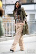 秋天玩转军装风 女孩帅起来更迷人