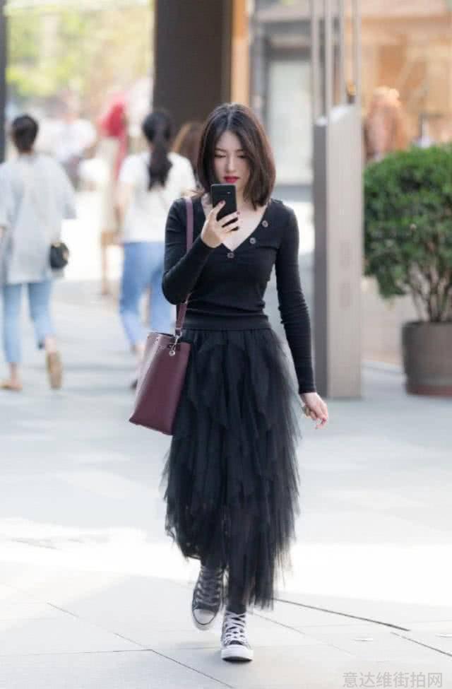 时尚搭配街拍_街拍时尚达人_冬季美女街拍时尚搭配