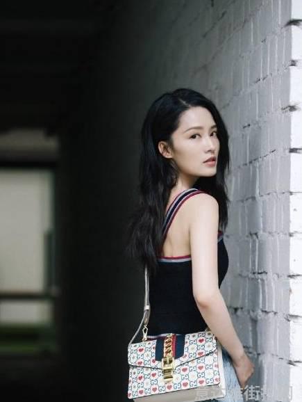 明星街头穿搭_街拍明星夏季穿搭图片_明星穿搭街拍