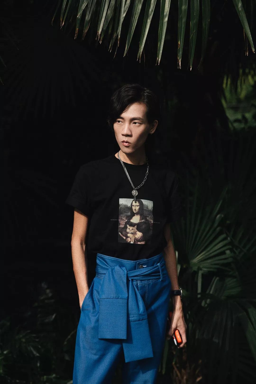 街拍搭配时尚的衣服_街拍时尚穿搭_时尚搭配街拍