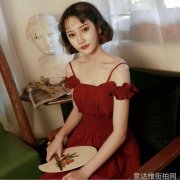 穿着仙气连衣裙的肉感女生只需选择