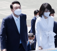 时尚街头风潮流单品与复古造型的惊艳碰撞