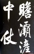 时尚街拍热门单品让你轻松成为潮流
