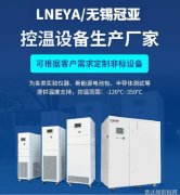 为何这位时尚博主的穿搭秘诀如此吸