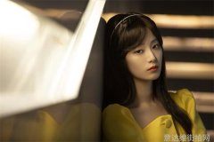热门单品街拍-时尚达人的街头潮流大揭秘