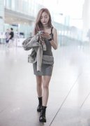 吴宣仪新发色真显白穿吊带裙秀身材
