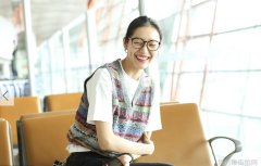 解约风波后刘雯首次缺席时装周白短袖配阔腿裤
