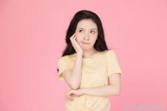 霓虹繁华与破旧时光的都市对话城市街拍的反差