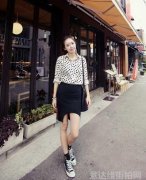初秋时尚裙装混搭女式帆布鞋 演绎俏皮公主风