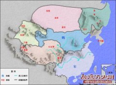 霓虹璀璨下的幽静角落城市街拍的反