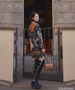 已是中年的李小冉穿衣打扮起来跟3