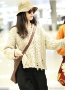 倪妮真会玩毛衣烂了好几个洞也敢穿出门衣服越