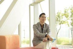 潮流风尚街头摄影师捕捉时尚博主的