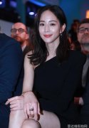 小黑裙也是特别挑人的没有张钧甯的身材还真的