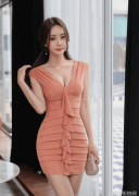 街拍这条裙子怕是只有颜值高的人敢
