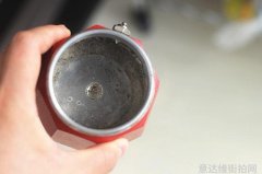 9. 街拍中哪些单品具有独特的设计理念和风格
