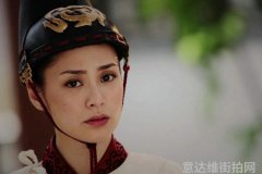 城市中的街拍时尚秀网红小姐姐的西