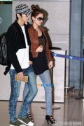 街拍CNBlue郑容和徐贤 回顾红薯夫妇的甜美爱情