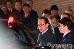 韩国明星街拍时尚经典不可错过的明星穿搭时刻