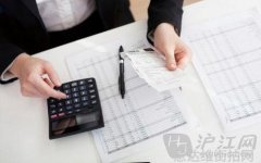 街头风尚时尚博主的时尚之旅