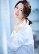 被陈数惊艳到了斗篷装新发型尽显优雅的女人味